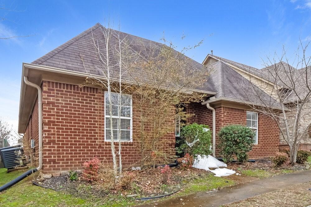 10215 Morning Hill Dr - Photo 4 of 17