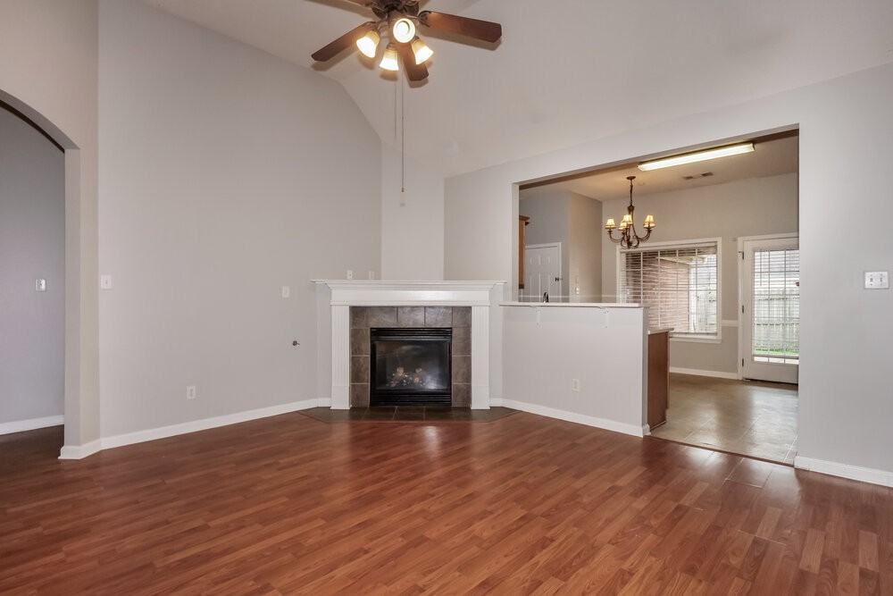 10215 Morning Hill Dr - Photo 5 of 17