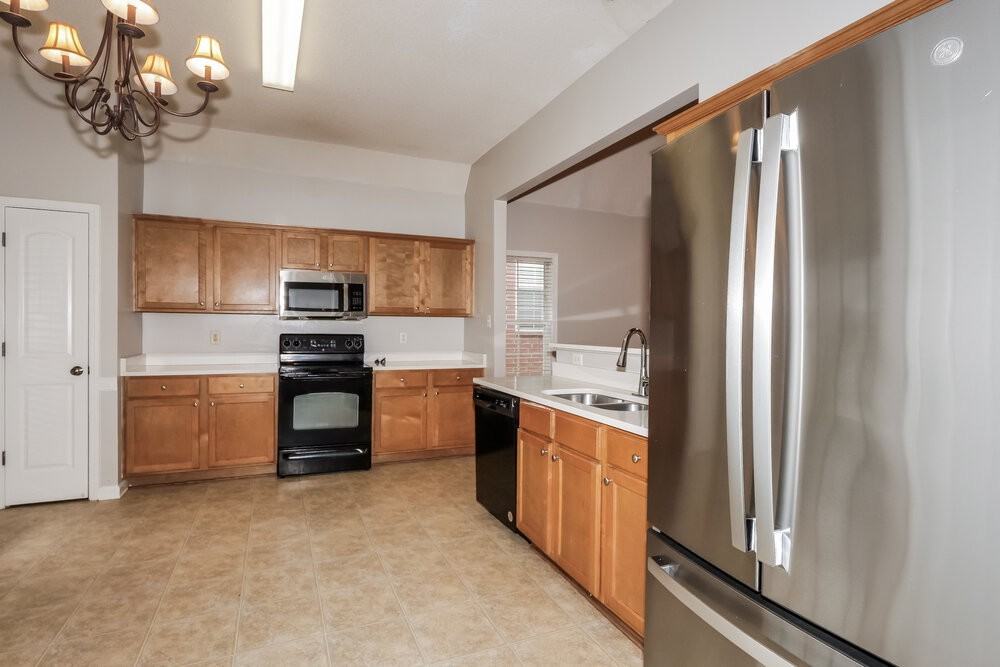 10215 Morning Hill Dr - Photo 7 of 17