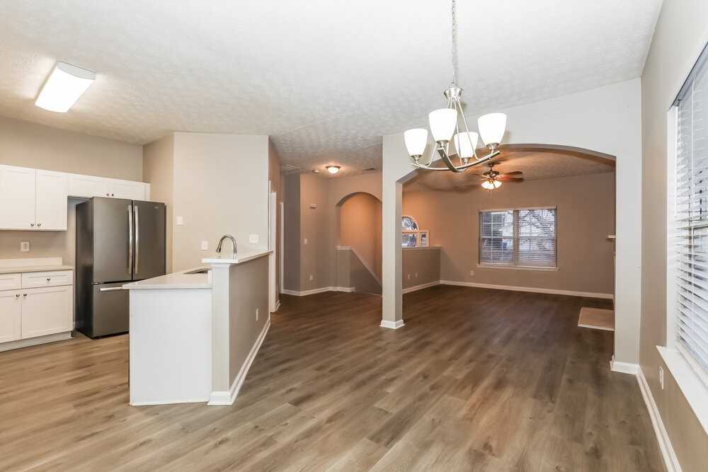 7430 Royale Ln - Photo 7 of 17