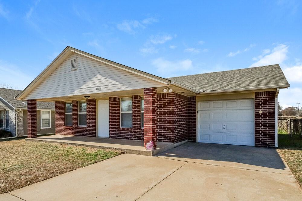 1933 Creekridge Dr - Photo 3 of 16