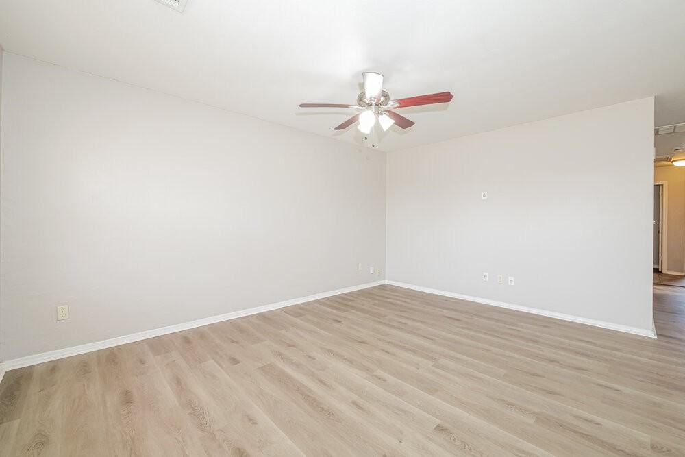 1933 Creekridge Dr - Photo 4 of 16