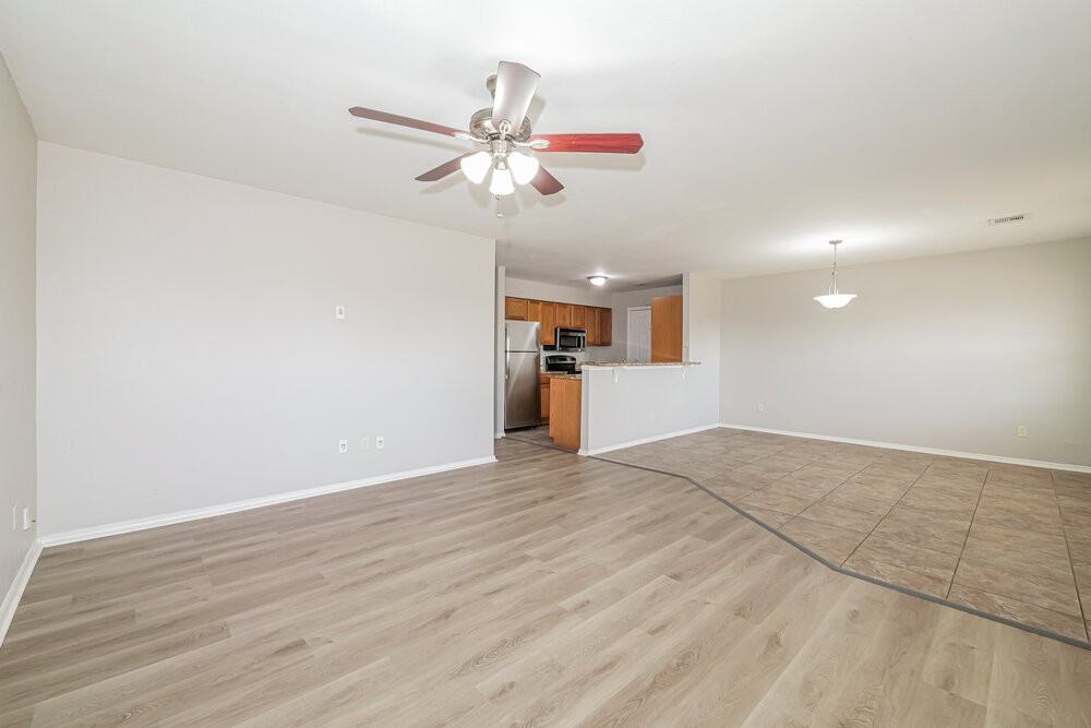 1933 Creekridge Dr - Photo 5 of 16