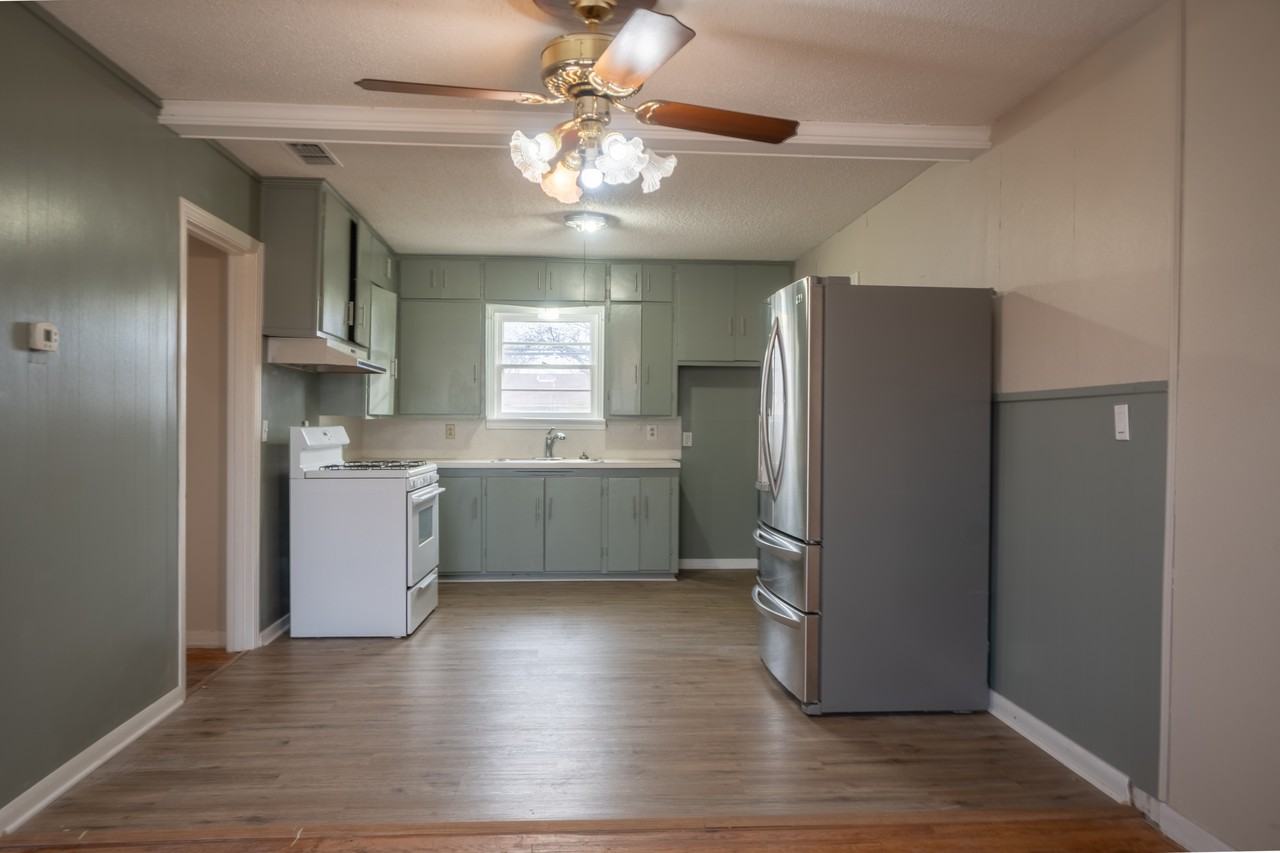 1517 37th St - Photo 3 of 9