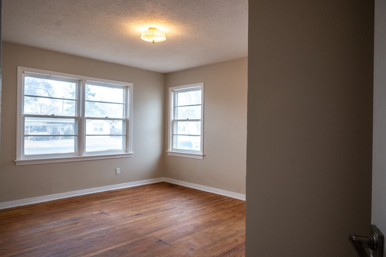 1517 37th St - Photo 6 of 9