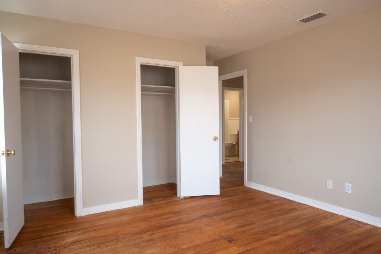 1517 37th St - Photo 7 of 9