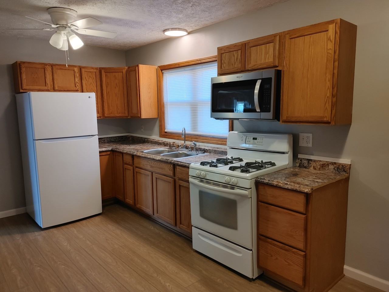 1400 Newberry Dr Apt 2 #2 - Photo 4 of 10