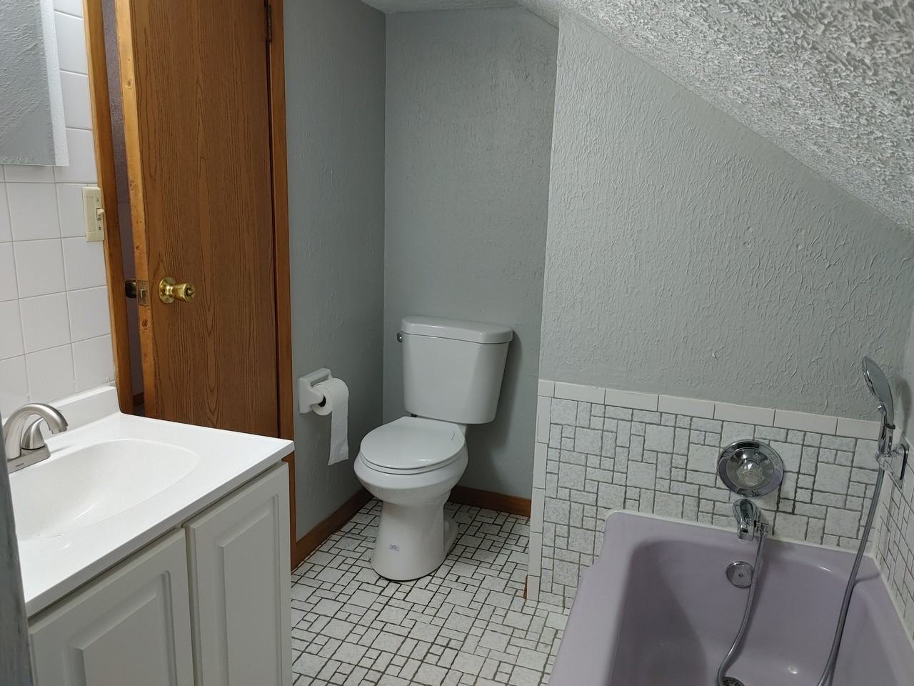 1400 Newberry Dr Apt 2 #2 - Photo 6 of 10
