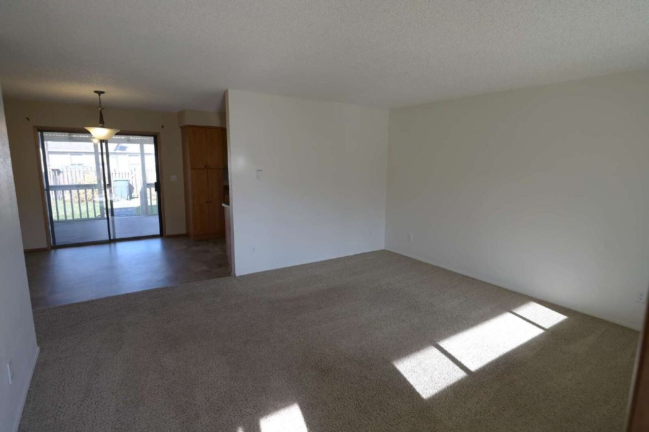 410 W Maple St - Photo 2 of 20