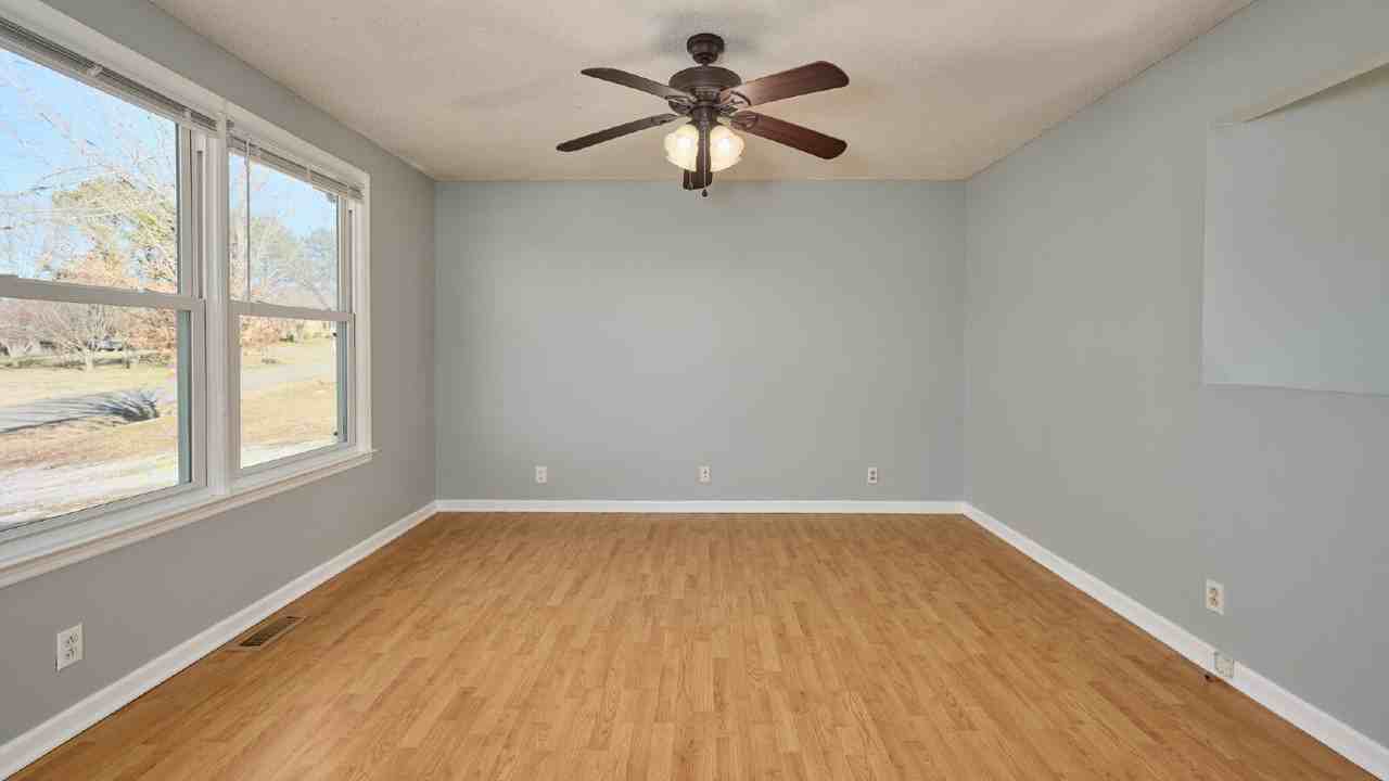 2317 Beechwood Dr - Photo 3 of 17