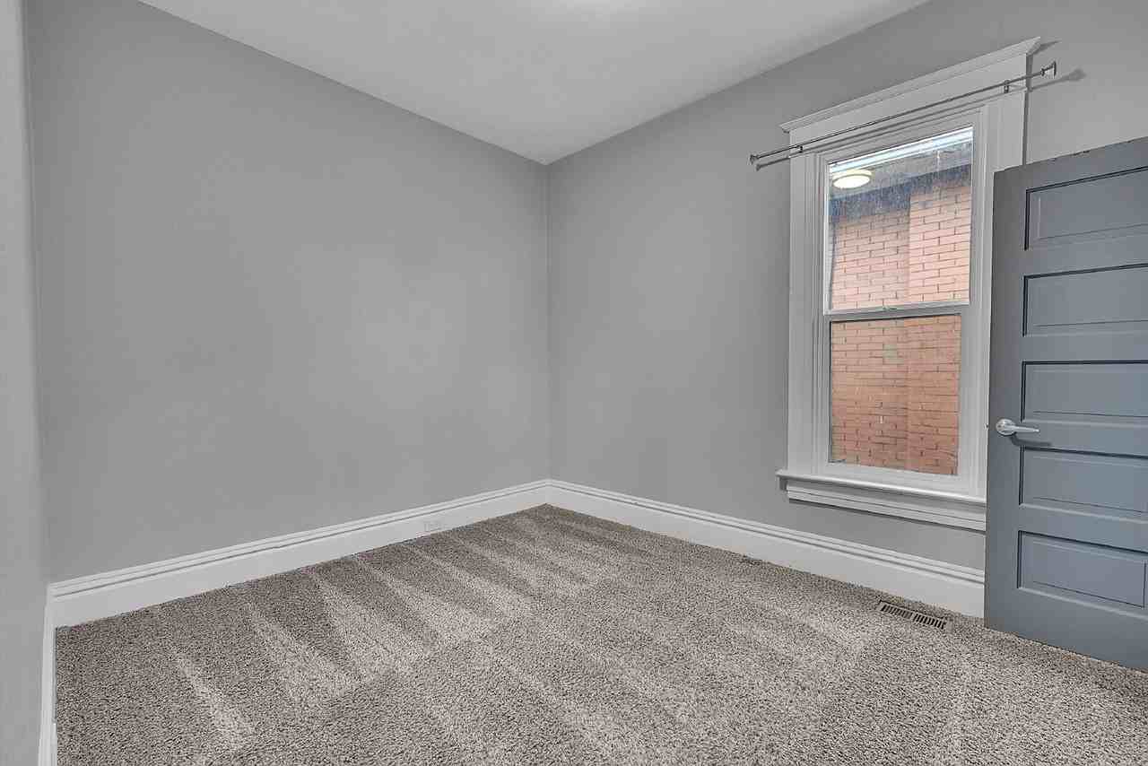 2515 N Franklin St - Photo 4 of 30