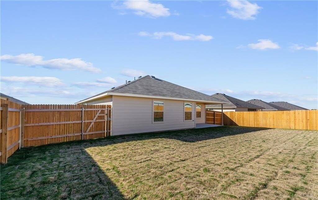 1605 Mesa Verde Dr - Photo 3 of 16