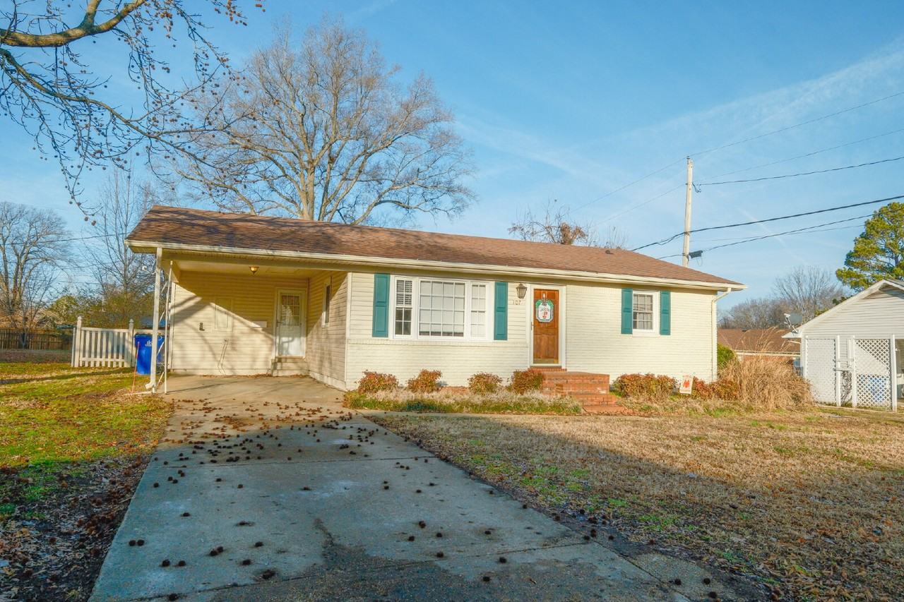 107 Edgewood St - Photo 2 of 15