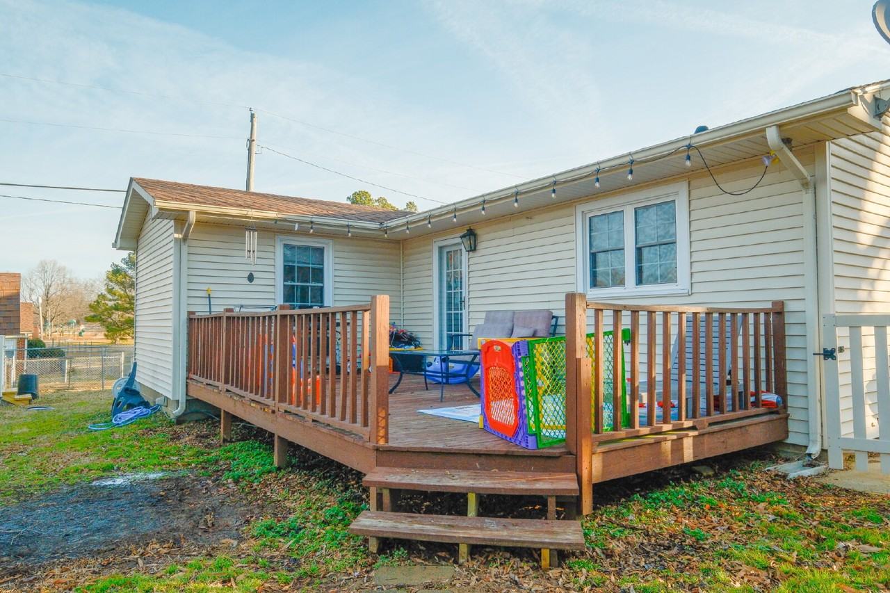 107 Edgewood St - Photo 4 of 15
