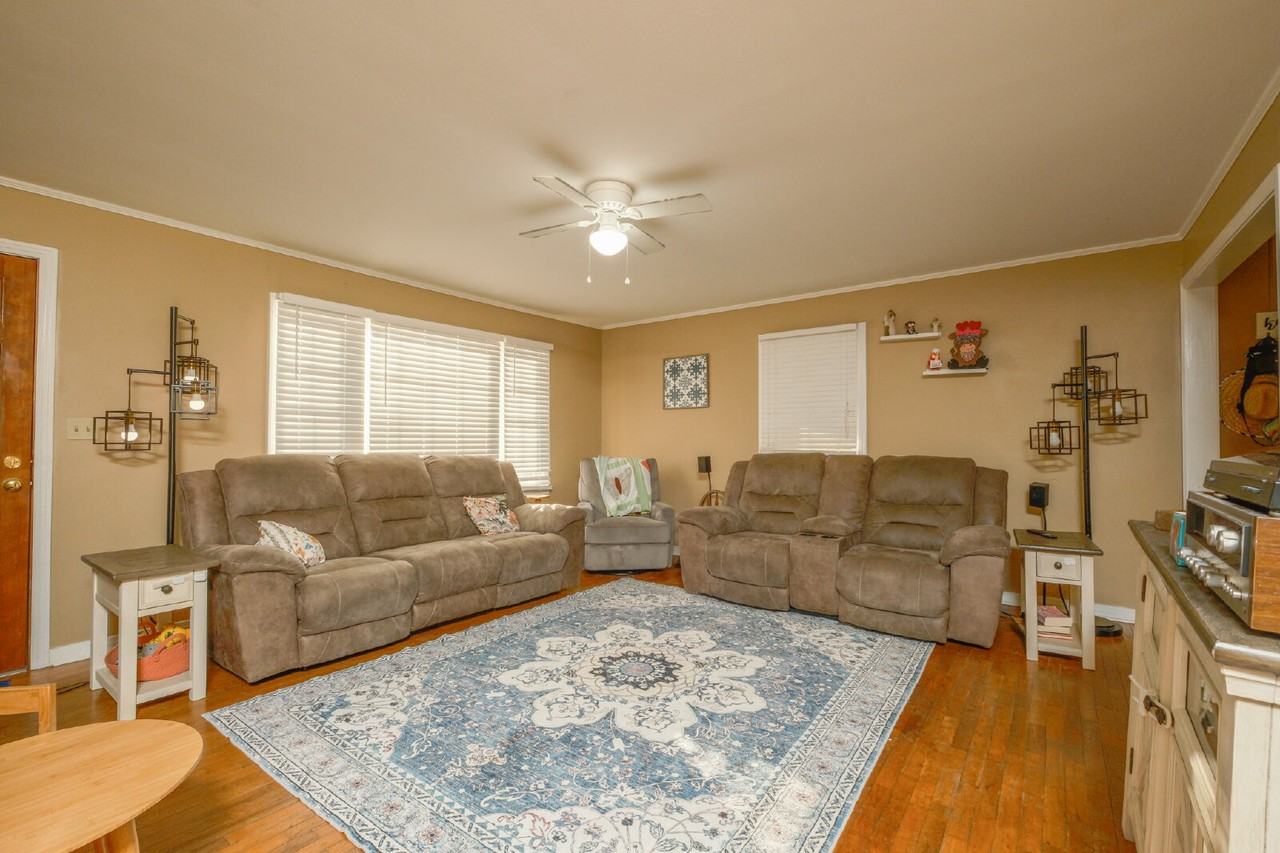 107 Edgewood St - Photo 5 of 15