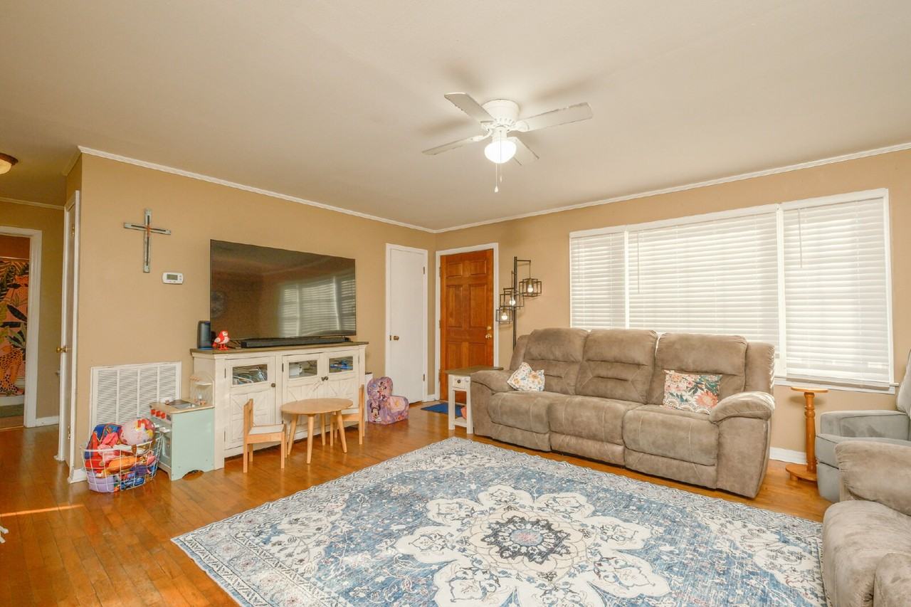 107 Edgewood St - Photo 7 of 15