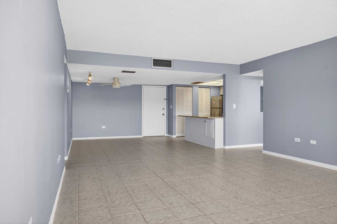 500 Treasure Island Causeway #504 - Photo 3 of 29