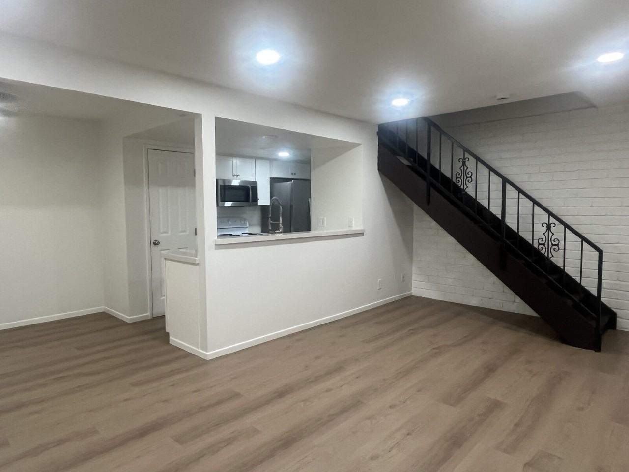 748 W Hemlock St - Photo 3 of 38