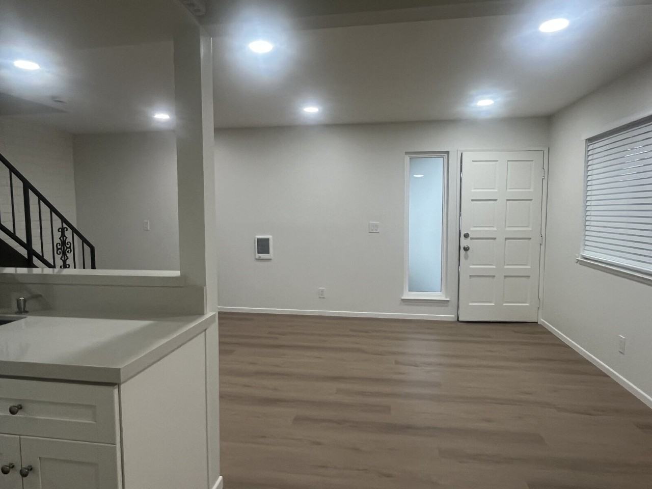 748 W Hemlock St - Photo 5 of 38