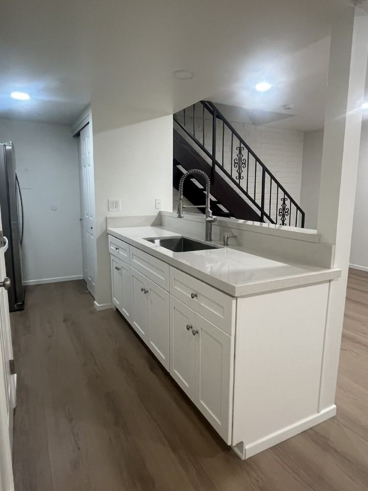 748 W Hemlock St - Photo 7 of 38