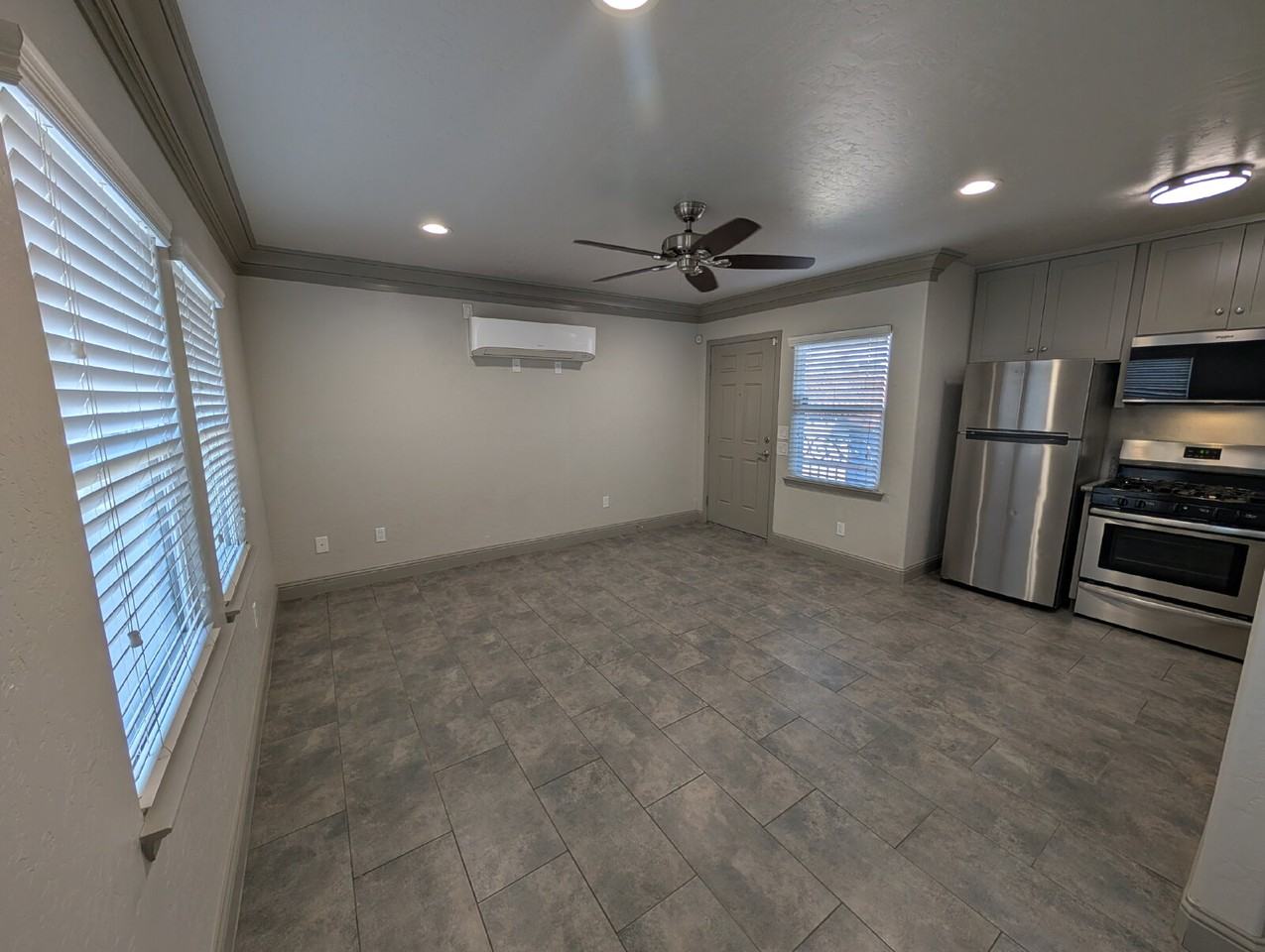 935 E Divisadero St - Photo 3 of 18