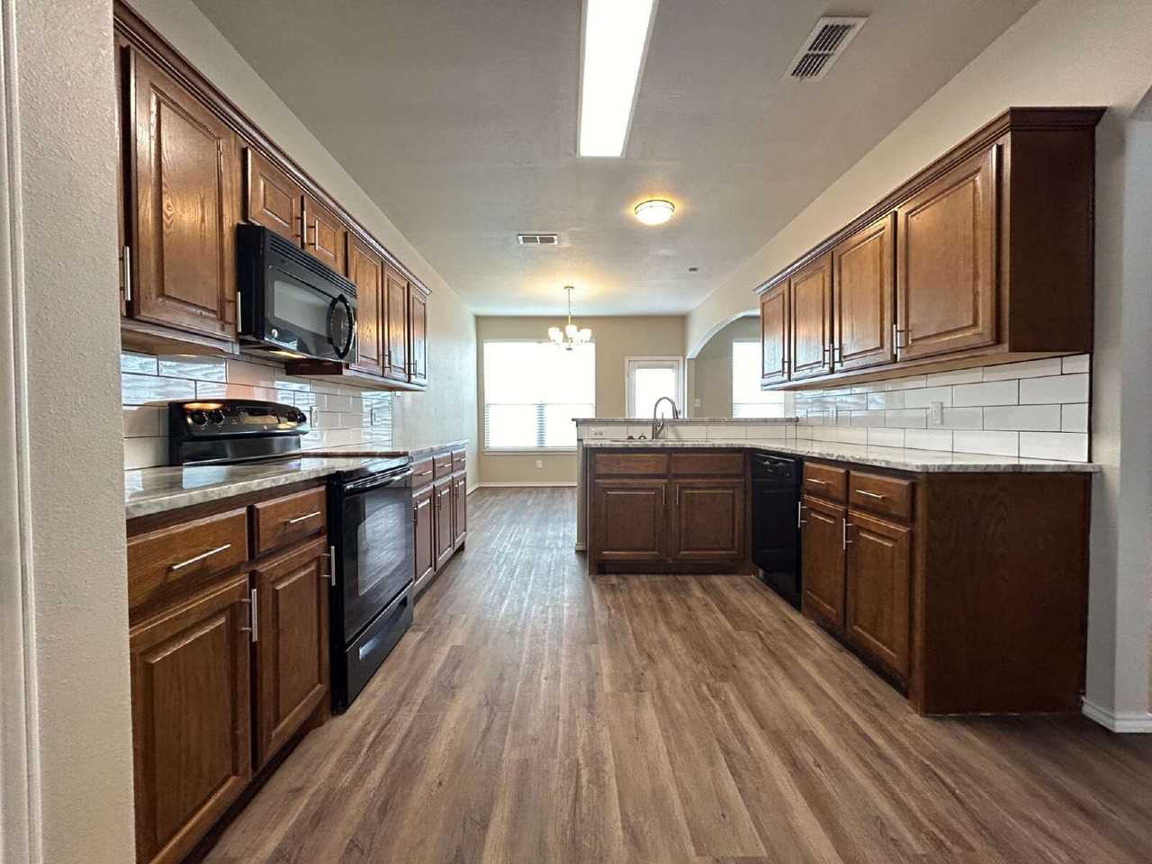 1512 Westminister Ave - Photo 5 of 24