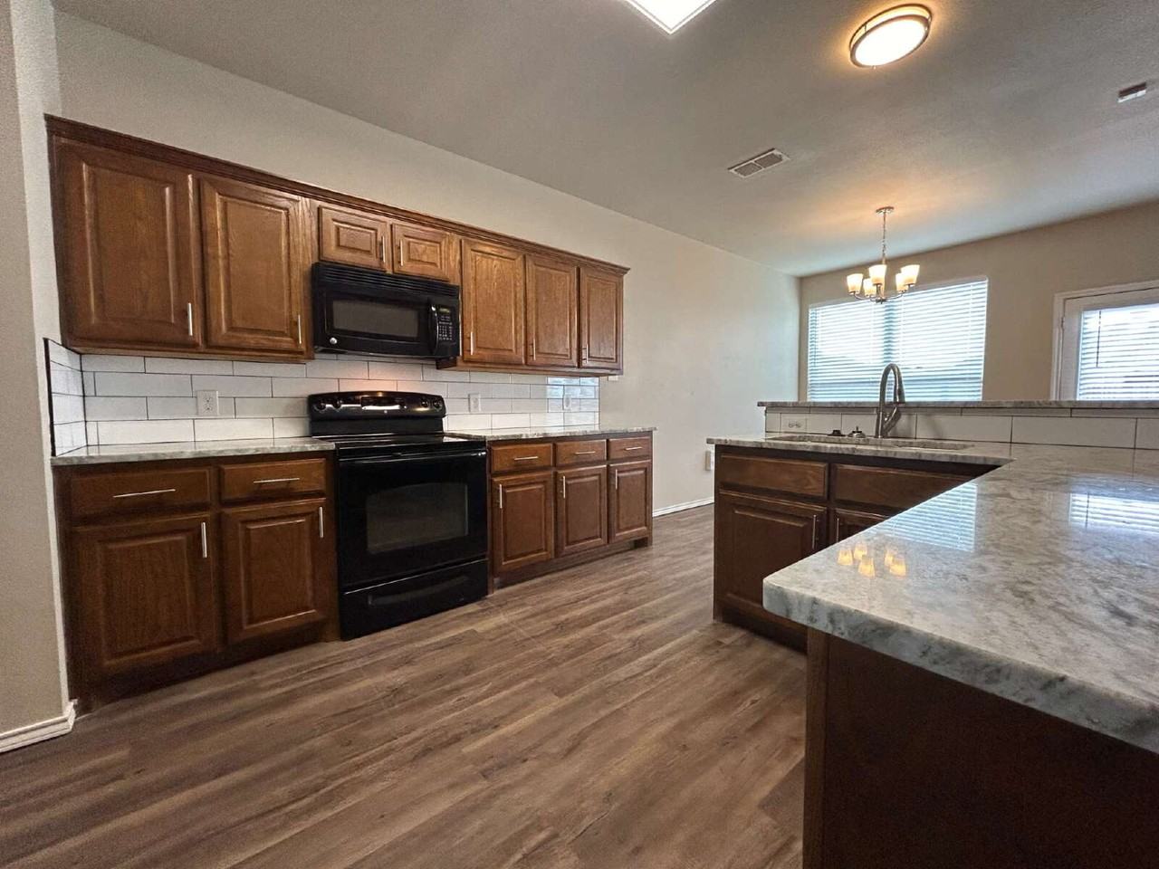 1512 Westminister Ave - Photo 6 of 24