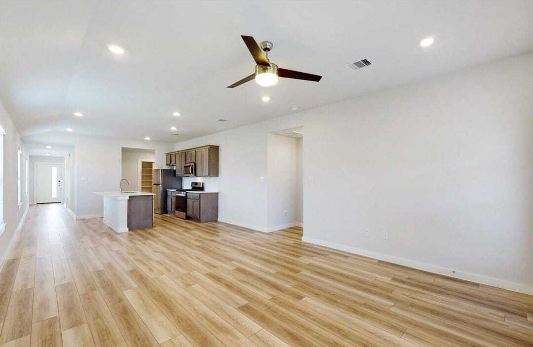 1010 Amistad Loop - Photo 4 of 10