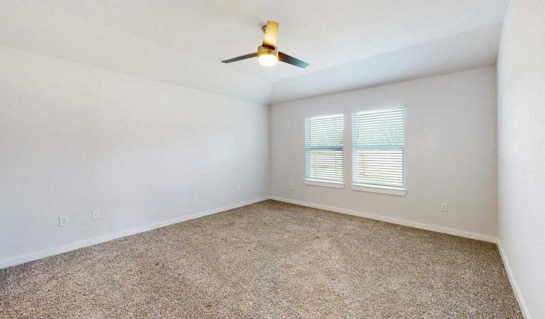 1010 Amistad Loop - Photo 5 of 10