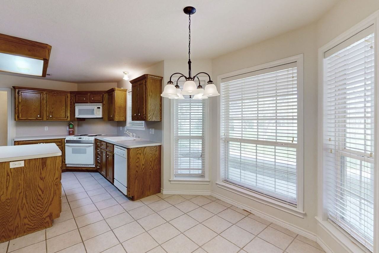 6054 Clay Pit Rd - Photo 3 of 18