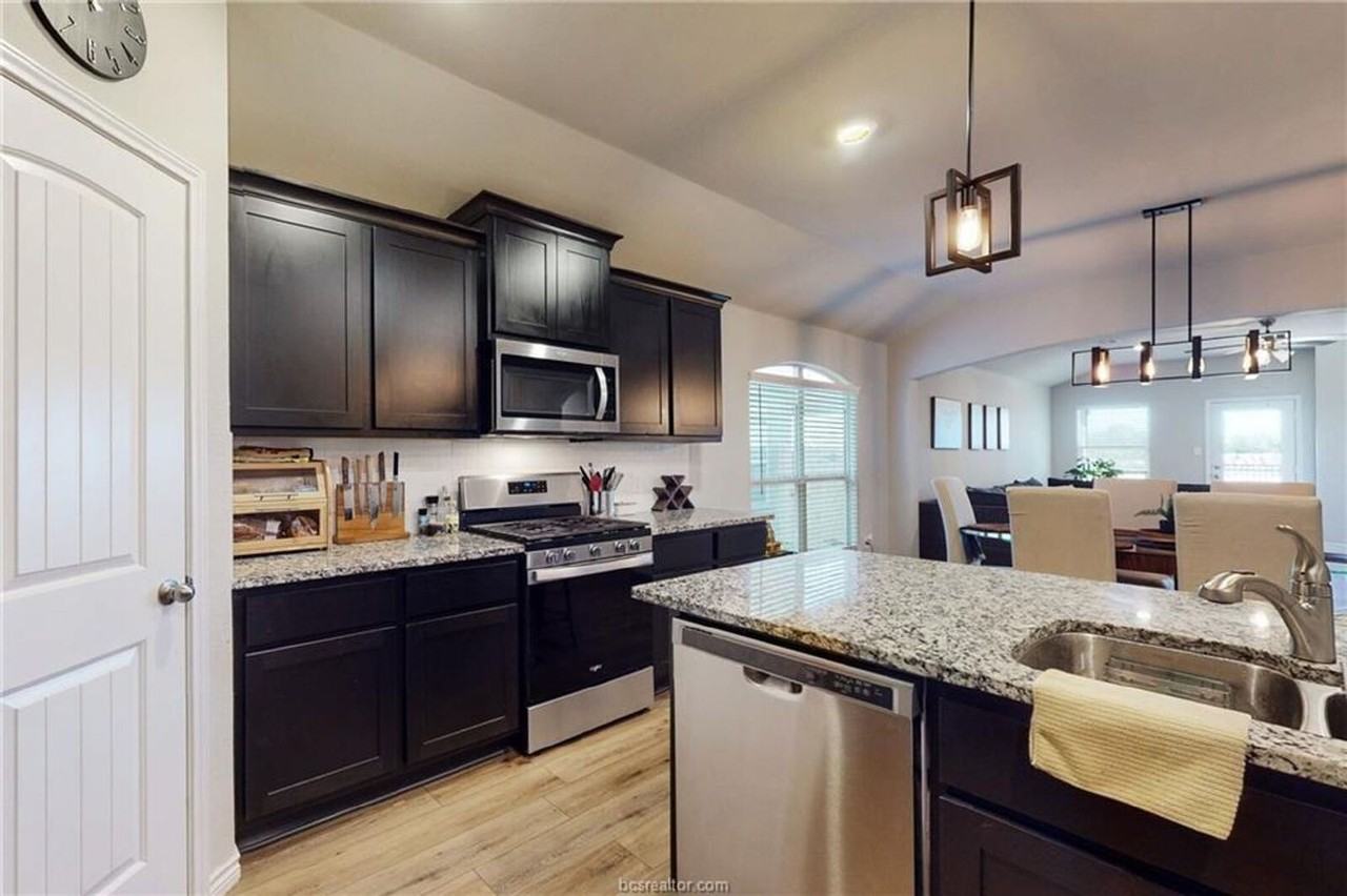 6214 Darlington Ave - Photo 5 of 15