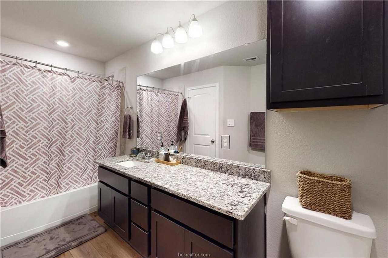 6214 Darlington Ave - Photo 6 of 15