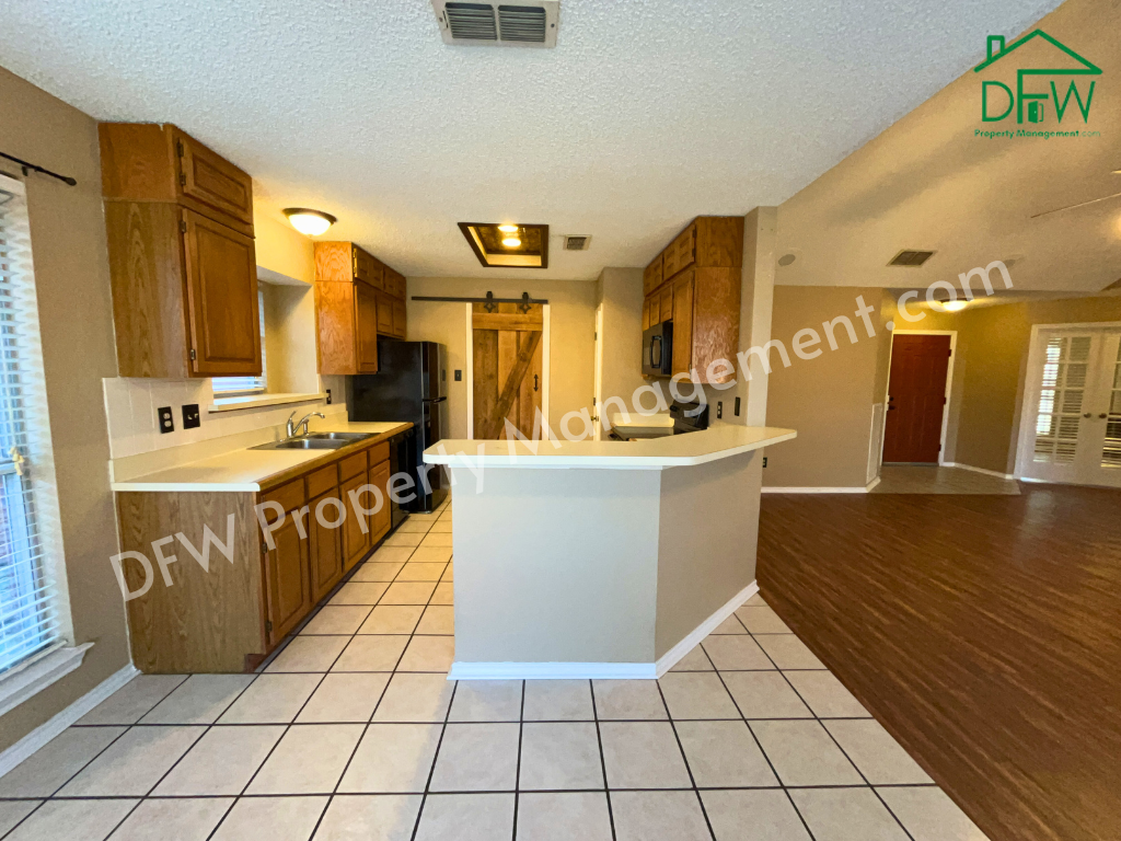 7012 Bernadine Dr - Photo 6 of 40