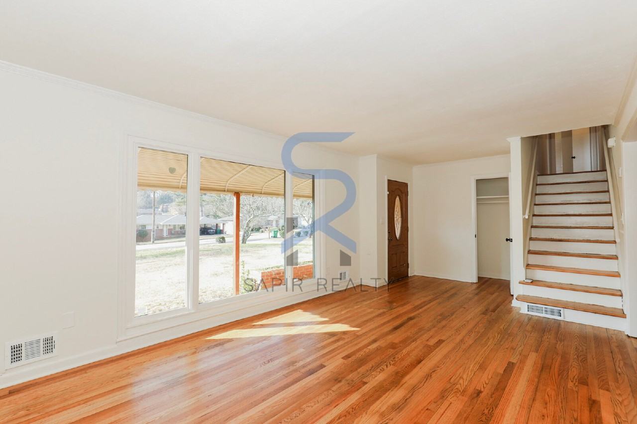 2322 Miriam Ln - Photo 3 of 20