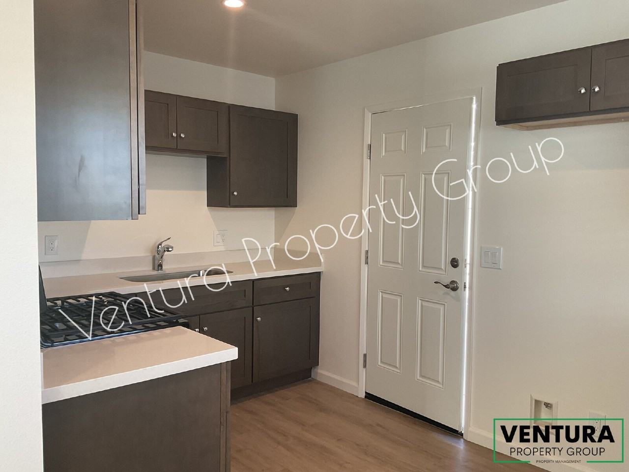 831 S E St - Photo 3 of 18