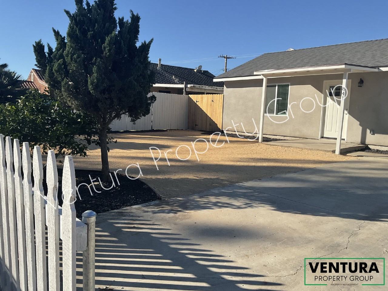 841 S E St - Photo 2 of 18