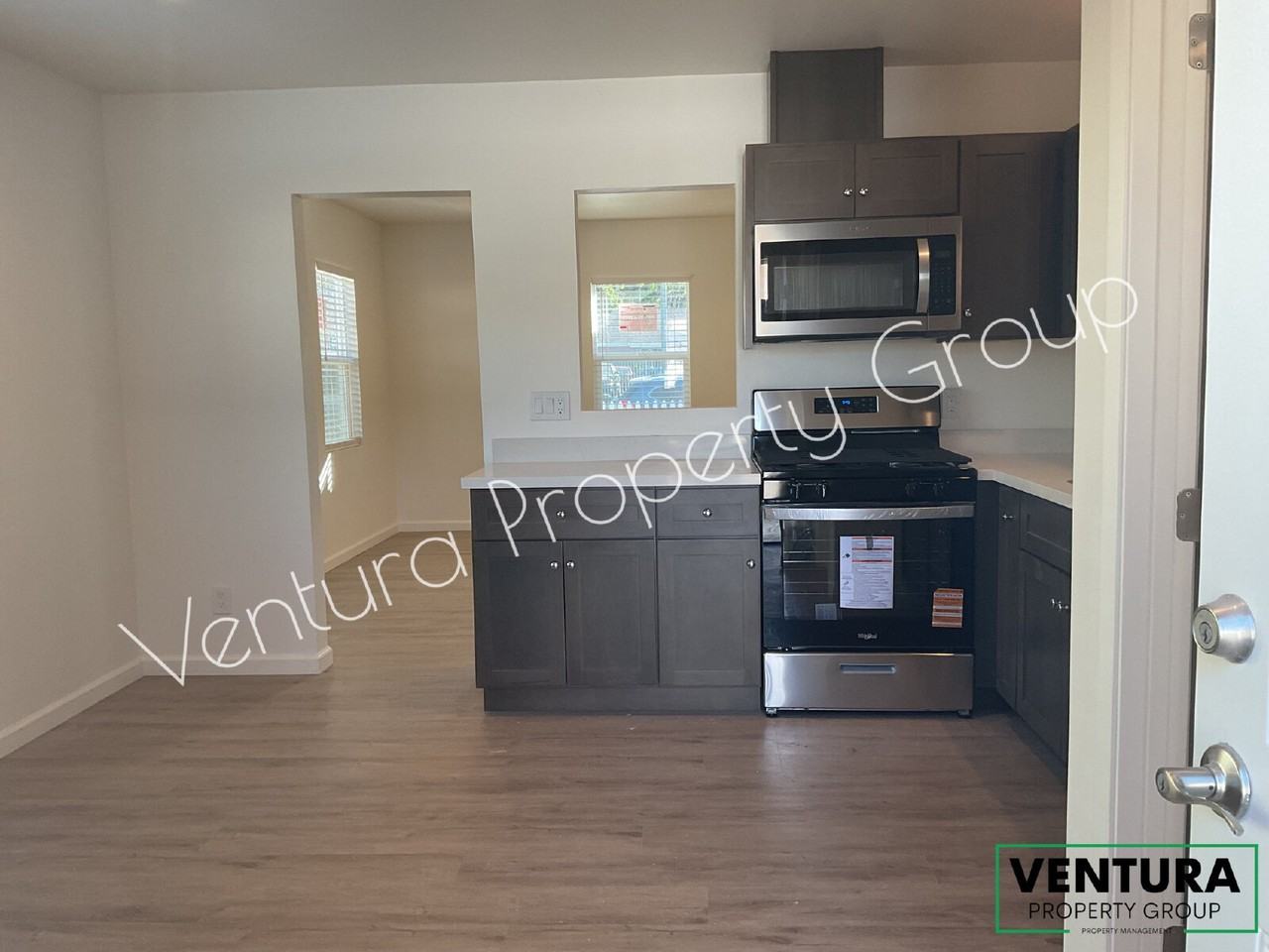 841 S E St - Photo 5 of 18