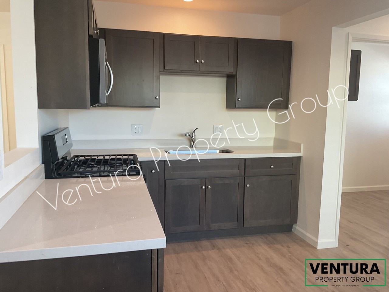 841 S E St - Photo 7 of 18