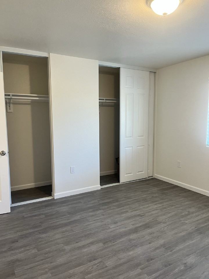 2728 - Photo 3 of 13