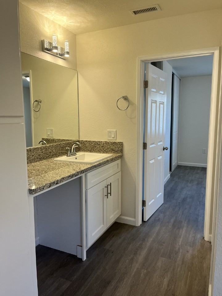 2728 - Photo 6 of 13