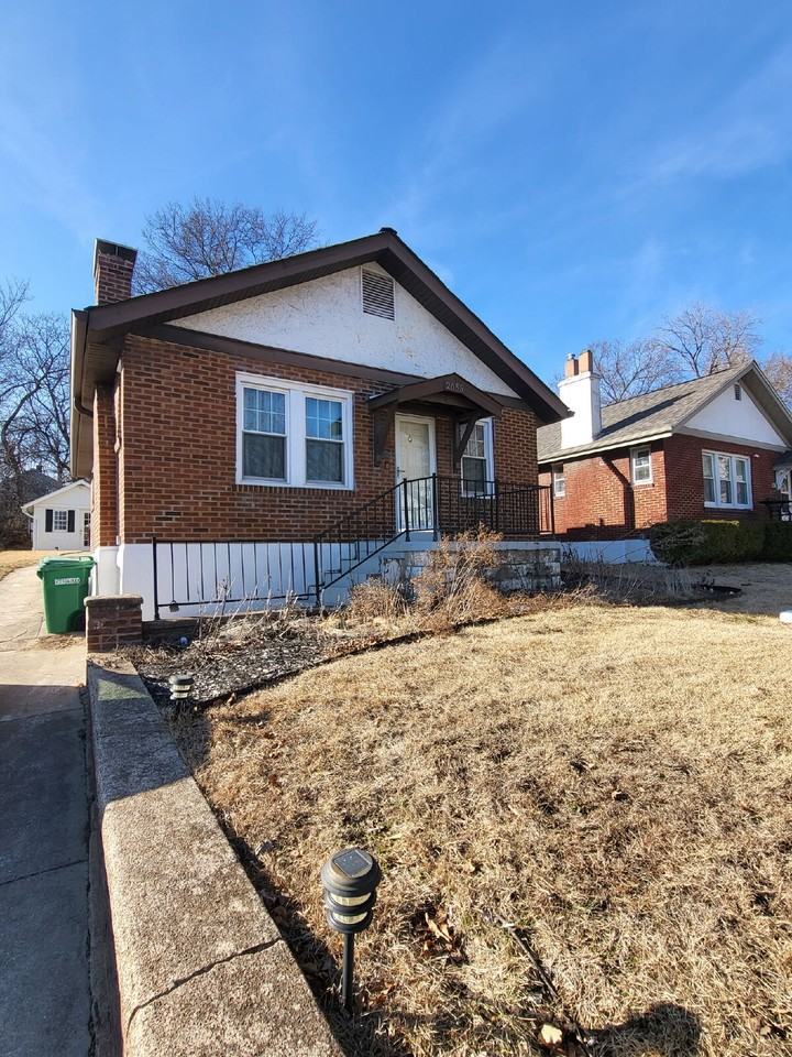 2655 Louis Ave - Photo 2 of 32