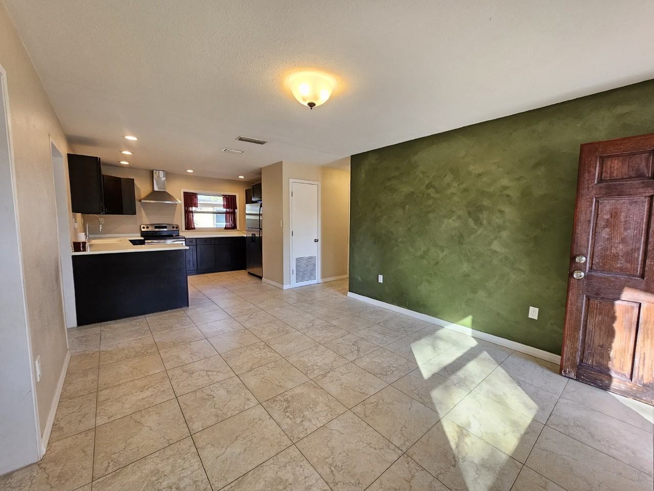 1520 Cunningham Ave - Photo 2 of 12