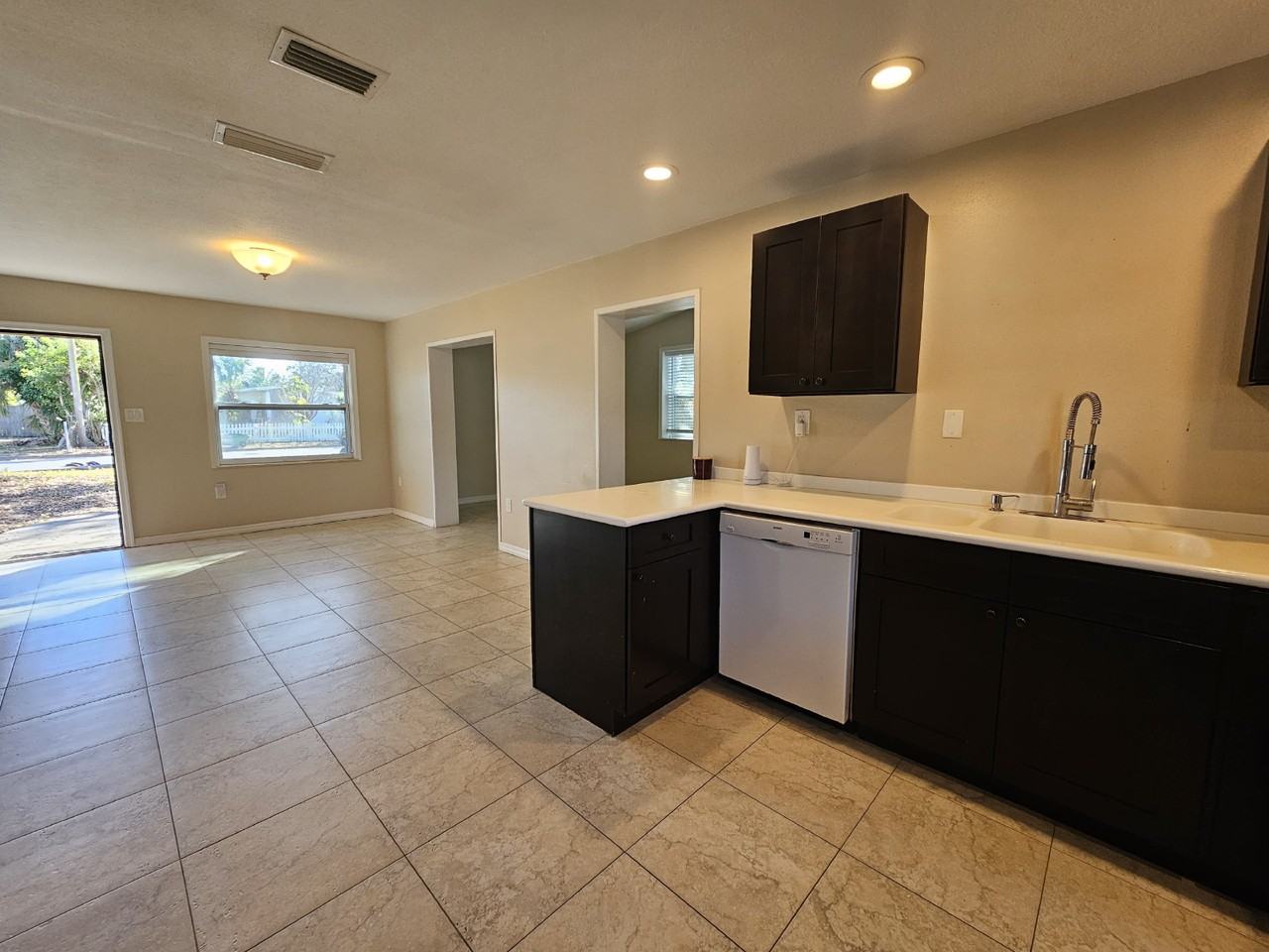 1520 Cunningham Ave - Photo 4 of 12