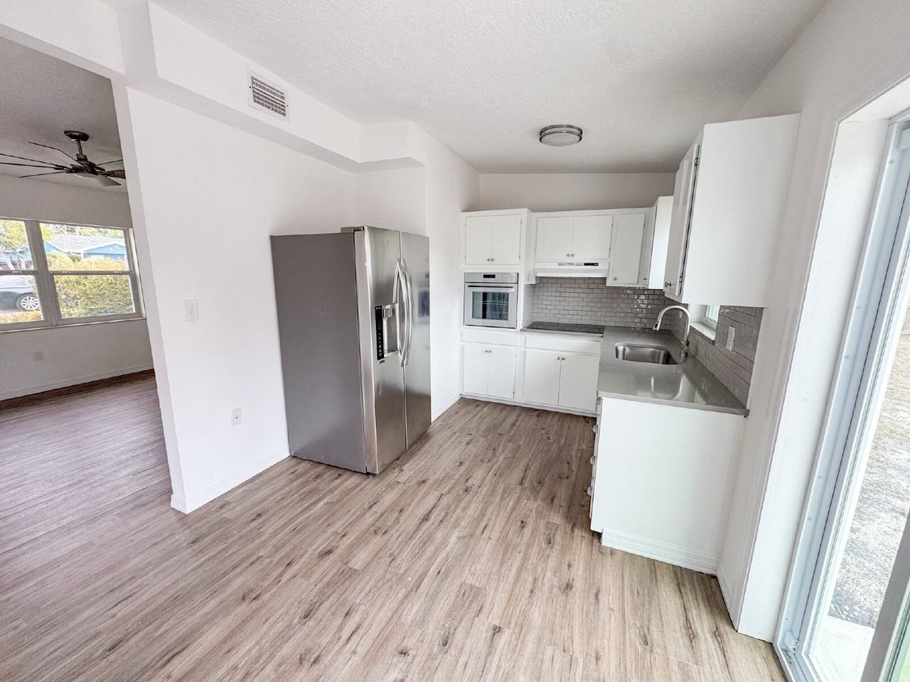 3307 36th Ave W - Photo 3 of 8