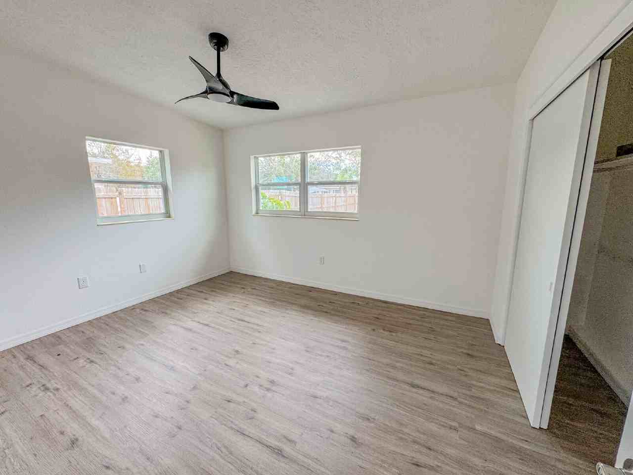 3307 36th Ave W - Photo 6 of 8