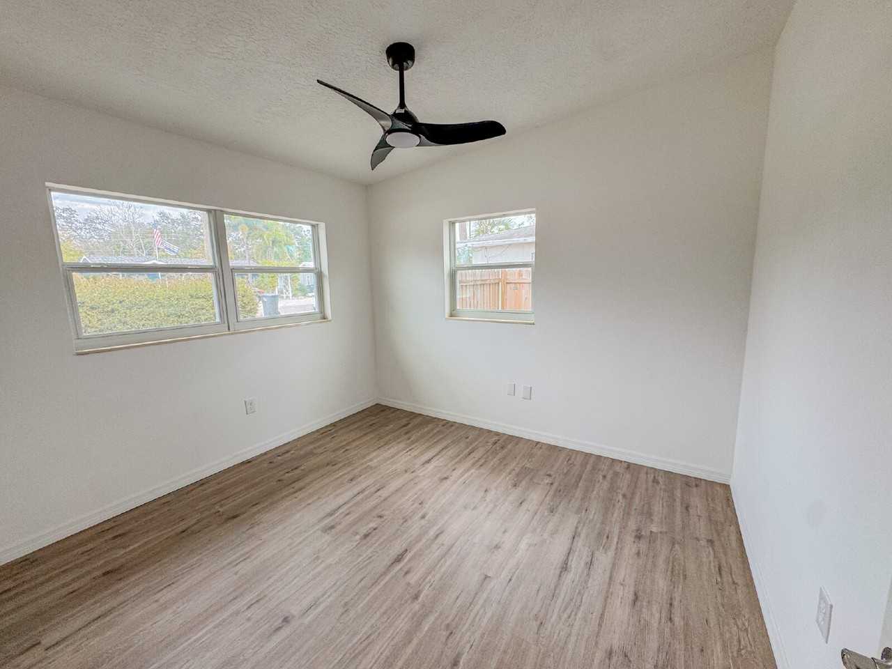 3307 36th Ave W - Photo 7 of 8