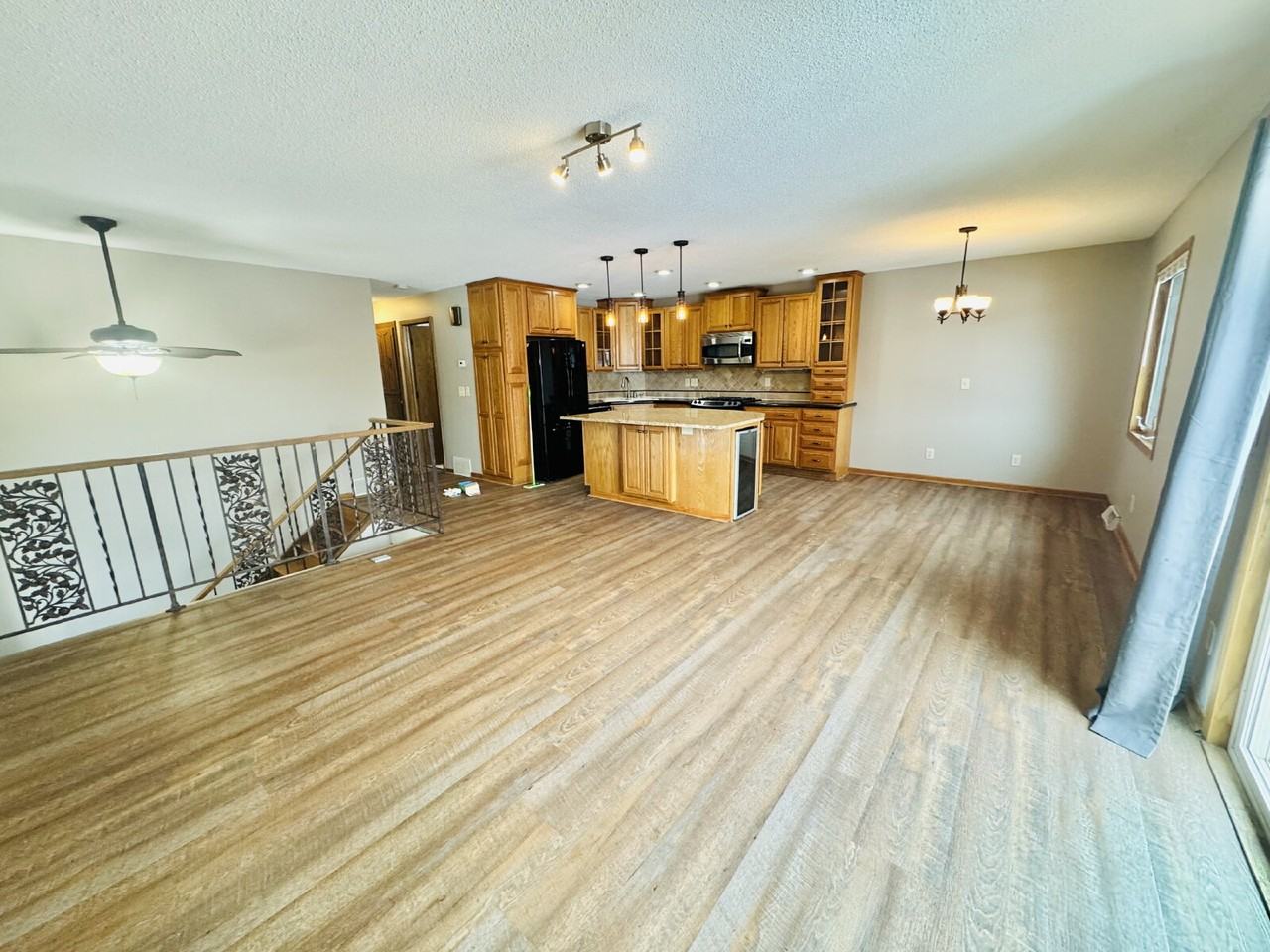 7349 York Ave N - Photo 4 of 28