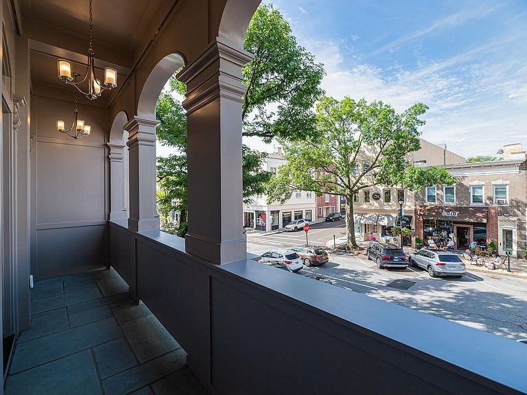 121 Greenwich Ave - Photo 3 of 18