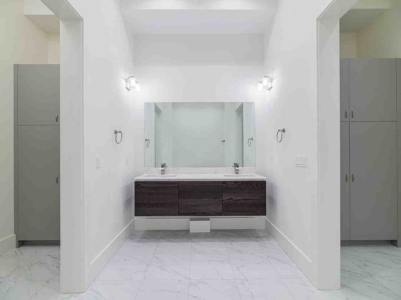 121 Greenwich Ave - Photo 5 of 18