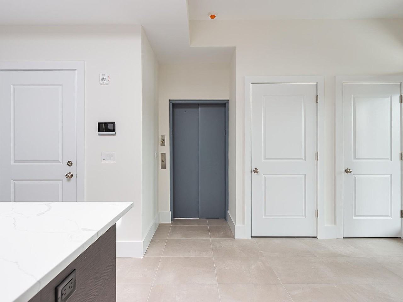 121 Greenwich Ave - Photo 6 of 18